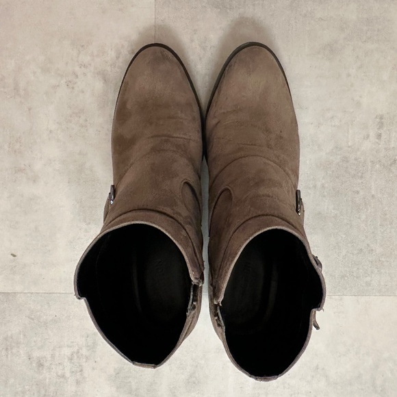 Reaction by Kenneth Cole ankle boots with 2 straps, zipper closure. size 9.5 - Picture 3 of 8